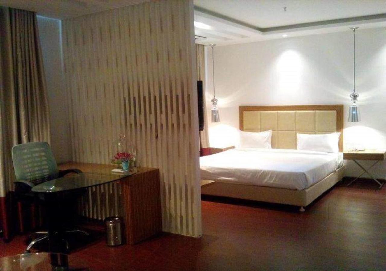 Hotel Amora - Rajnandgaon Raj Nandgaon Extérieur photo