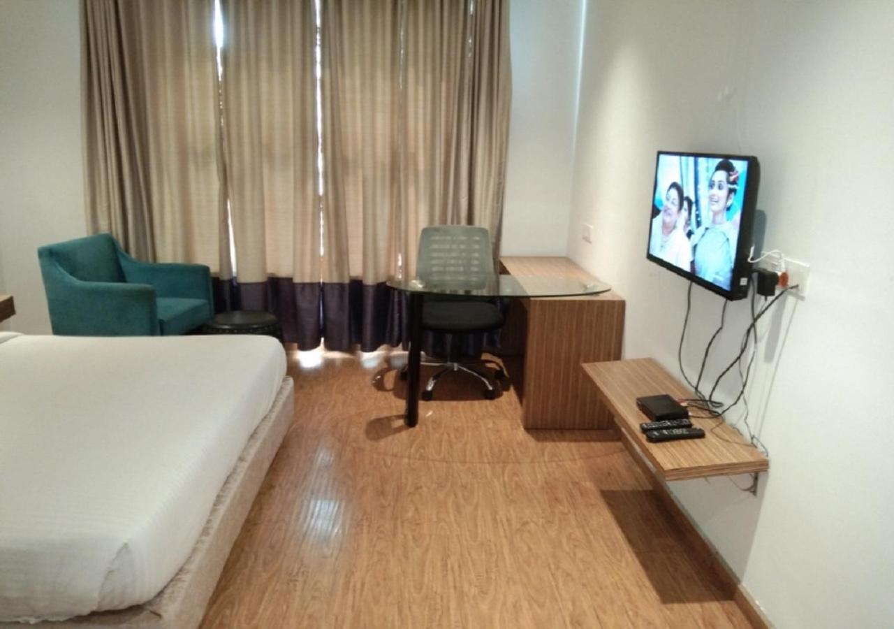 Hotel Amora - Rajnandgaon Raj Nandgaon Extérieur photo