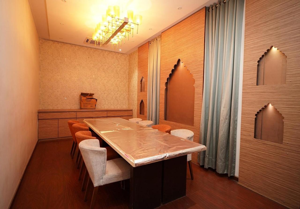Hotel Amora - Rajnandgaon Raj Nandgaon Extérieur photo