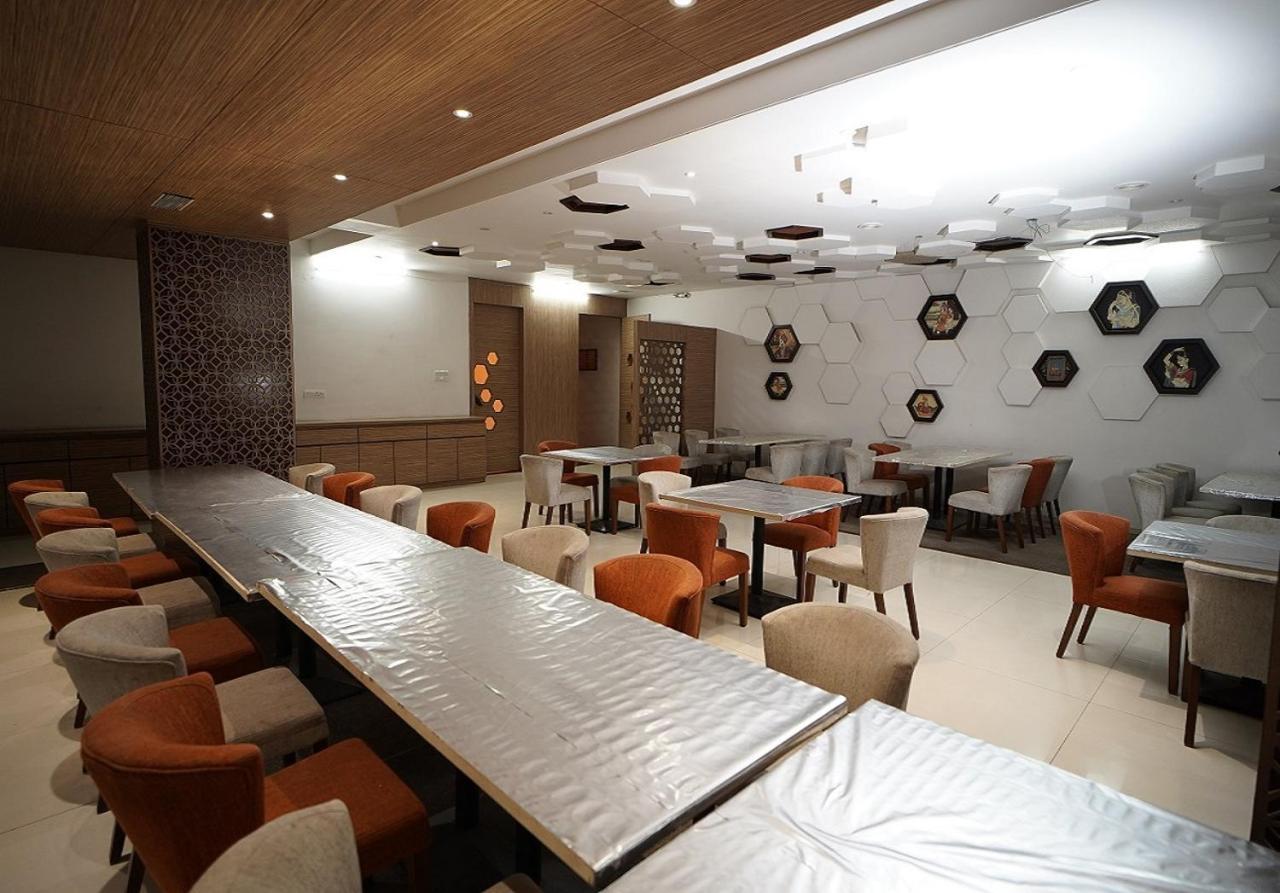 Hotel Amora - Rajnandgaon Raj Nandgaon Extérieur photo